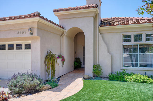 3695 Mapleknoll Place, Thousand Oaks CA: https://media.crmls.org/mediaz/a4affabc-17e7-4d19-95d3-d3db478d09db.jpg