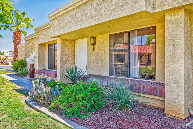 41531 Colada Court, Palm Desert CA: https://media.crmls.org/mediaz/a4b03a78-0242-4b22-a260-4395bc25dc77.jpg