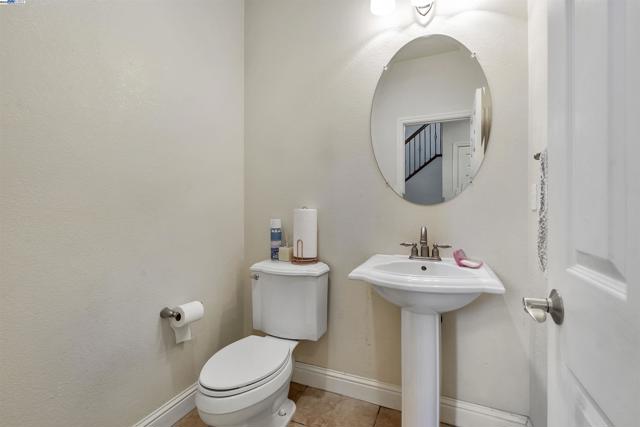 501 Carnaby Rd, Lathrop CA: https://media.crmls.org/mediaz/a4b0428f-84d3-40fa-89c3-afdec2a37e81.jpg