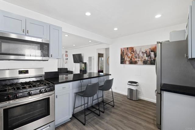 Detail Gallery Image 5 of 34 For 10517 S Normandie Ave., Los Angeles,  CA 90044 - 3 Beds | 1/1 Baths