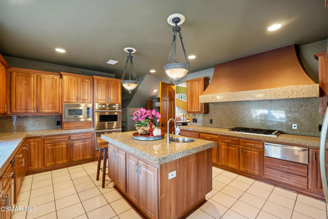 5810 Zumirez Drive, Malibu CA: https://media.crmls.org/mediaz/a4b1113e-cf60-448b-9f4b-7607048ce1c3.jpg