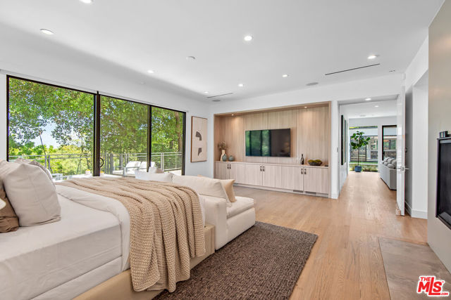 15941 Skytop Road, Encino CA: https://media.crmls.org/mediaz/a4b1397b-a05b-45f1-88d7-e579a85eb51f.jpg