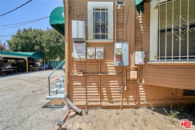 1023 S Wilton Place, Los Angeles CA: https://media.crmls.org/mediaz/a4b14e7c-bedc-445c-9a54-87a28ea84d9f.jpg