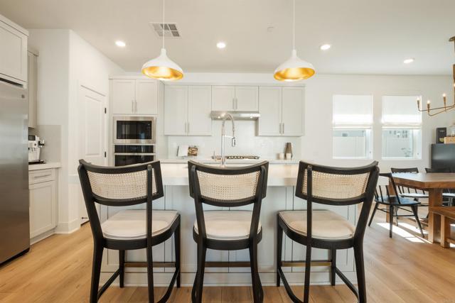 15751 Wainwright Way, San Diego CA: https://media.crmls.org/mediaz/a4b16184-b16b-4e04-bde1-e728fd6e41c5.jpg
