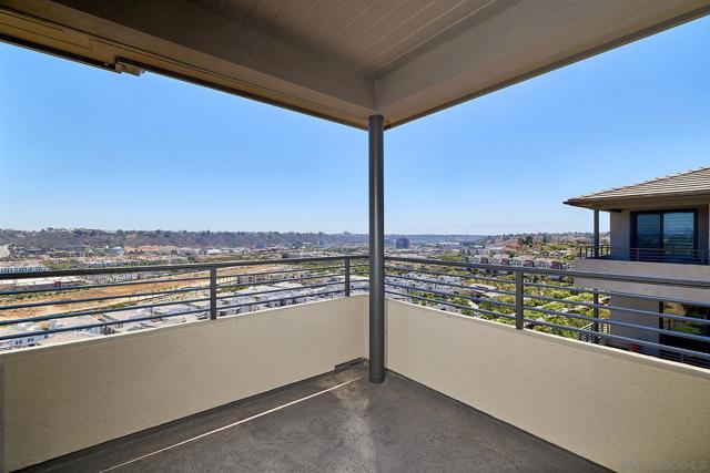 2921 Via Alta Pl, San Diego CA: https://media.crmls.org/mediaz/a4b28dea-bef7-4346-bf3f-14422b4a4a0e.jpg