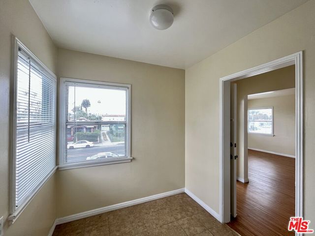 4424 1/2 Arlington Avenue, Los Angeles CA: https://media.crmls.org/mediaz/a4b2d6ce-55b5-4209-b3ca-543f3045c7ae.jpg