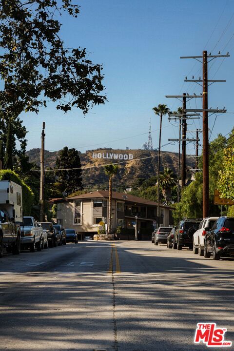 2604 N Beachwood Drive, Los Angeles CA: https://media.crmls.org/mediaz/a4b32d5c-628c-4e14-9a9e-2915490b2d03.jpg