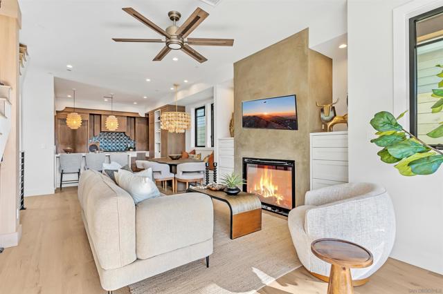 847 G Avenue, Coronado CA: https://media.crmls.org/mediaz/a4b353b7-add0-472b-b6ca-d824631d2586.jpg