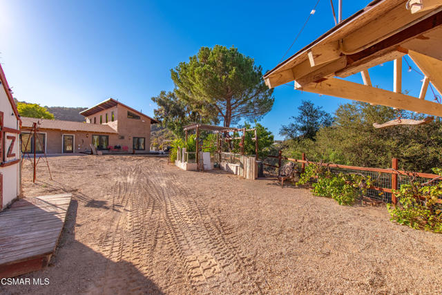 356 E Carlisle Road, Thousand Oaks CA: https://media.crmls.org/mediaz/a4b35aac-19fe-4e96-a23a-0ad6a73181dc.jpg