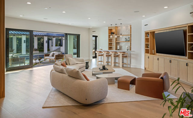 7052 Dume Drive, Malibu CA: https://media.crmls.org/mediaz/a4b3687d-4903-4b3d-b89b-8556a2e892ec.jpg