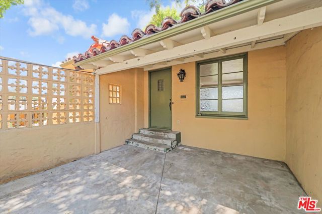 2461 McCready Avenue, Los Angeles CA: https://media.crmls.org/mediaz/a4b37ef7-6c2e-4f4a-a192-14245c8cf664.jpg