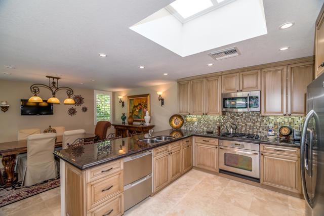 3 Harvard Court, Rancho Mirage CA: https://media.crmls.org/mediaz/a4b41676-1e99-4f1a-bcd4-5f243b36e0d0.jpg