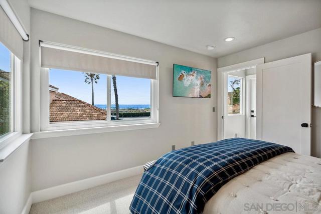 12 Mardi Gras Rd, Coronado CA: https://media.crmls.org/mediaz/a4b4ad7c-6b28-4921-8680-d2ad061526f9.jpg