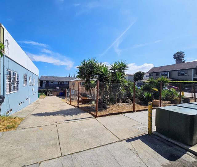 1135 41 26th Street, San Diego CA: https://media.crmls.org/mediaz/a4b4f4d4-2a1f-405a-9f9f-a27605cd5893.jpg