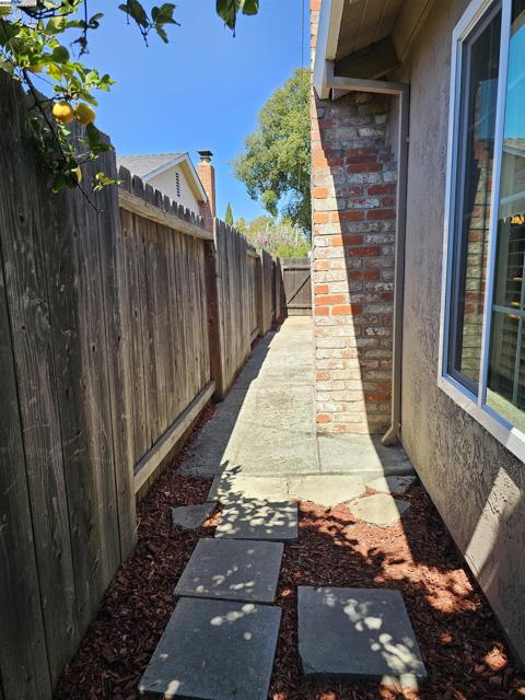 40575 Blacow Road, Fremont CA: https://media.crmls.org/mediaz/a4b56841-f9d0-497f-996c-4ce6952aa0c4.jpg