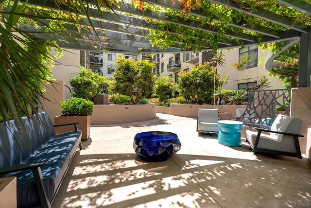 527 10Th Ave, San Diego, California 92101, 1 Bedroom Bedrooms, ,2 BathroomsBathrooms,Condominium,For Sale,10Th Ave,240021967SD