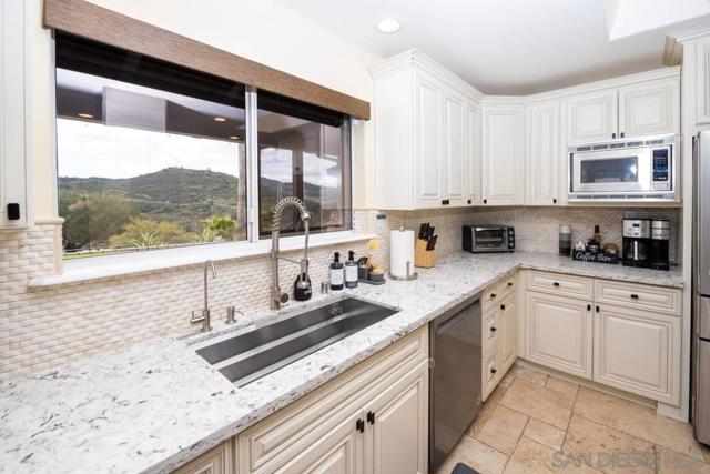 28382 Beija Flor, Valley Center CA: https://media.crmls.org/mediaz/a4b699bb-bd3f-4500-8f57-9bf6cd617405.jpg