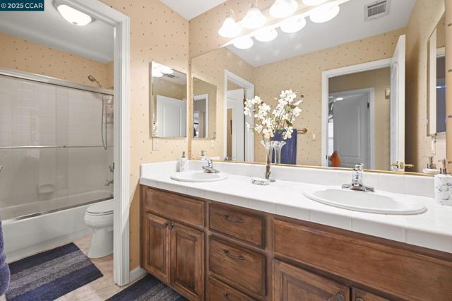 1105 Peacock Creek Dr, Clayton CA: https://media.crmls.org/mediaz/a4b6dfce-a880-4e31-99d6-d559dbe3ed19.jpg