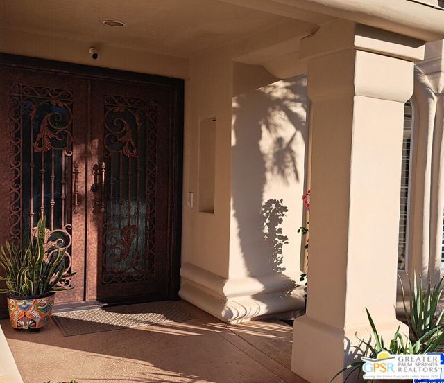 38610 Desert Mirage Drive, Palm Desert CA: https://media.crmls.org/mediaz/a4b79ce8-d4ec-4fb6-be19-91a906270710.jpg