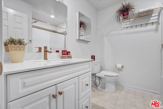 513 Heritage Valley Pkwy, Fillmore CA: https://media.crmls.org/mediaz/a4b8b4bd-383f-4a60-a3f6-a4d10823e1e2.jpg