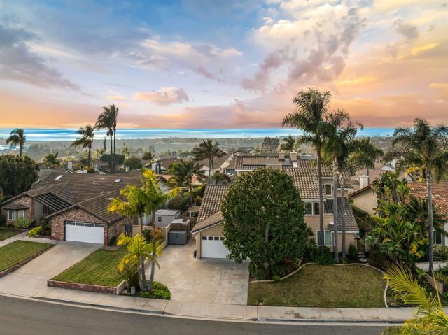 7215 Daffodil Pl, Carlsbad CA: https://media.crmls.org/mediaz/a4b8d473-62c8-41e6-ba77-8825063c48f6.jpg