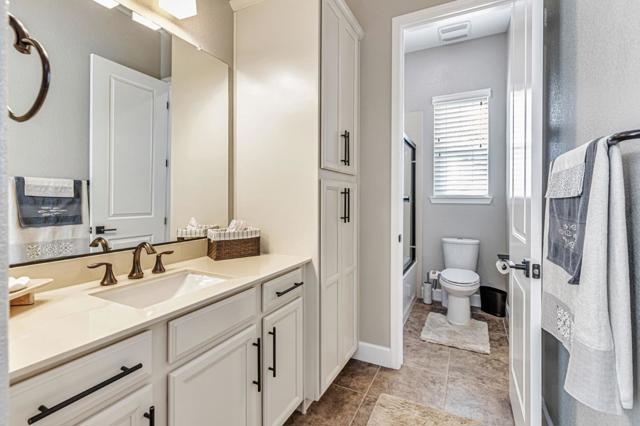 7832 Cobblestone Court, Gilroy CA: https://media.crmls.org/mediaz/a4ba5796-3090-41d6-979c-bb497445a4c7.jpg