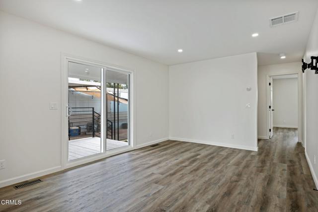 Detail Gallery Image 12 of 28 For 113 Camino Valverde #113,  Camarillo,  CA 93012 - 2 Beds | 2/1 Baths