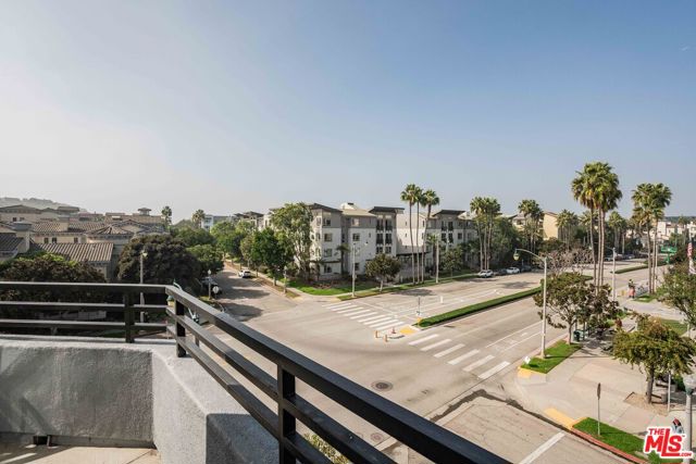 Image 16 of 43 For 7100 Playa Vista Drive 404