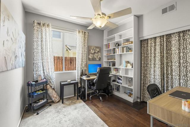 838 Masters Dr, Oceanside CA: https://media.crmls.org/mediaz/a4bb574b-574d-4df4-b352-9f14f1913528.jpg