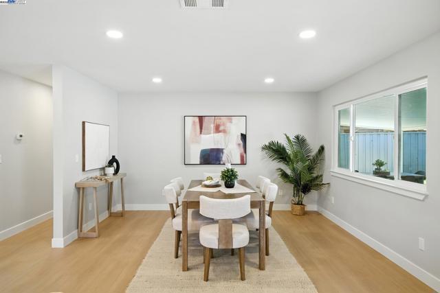 5525 Roosevelt Pl, Fremont CA: https://media.crmls.org/mediaz/a4bb9e0a-de55-411e-bbd6-e6471f337e7b.jpg