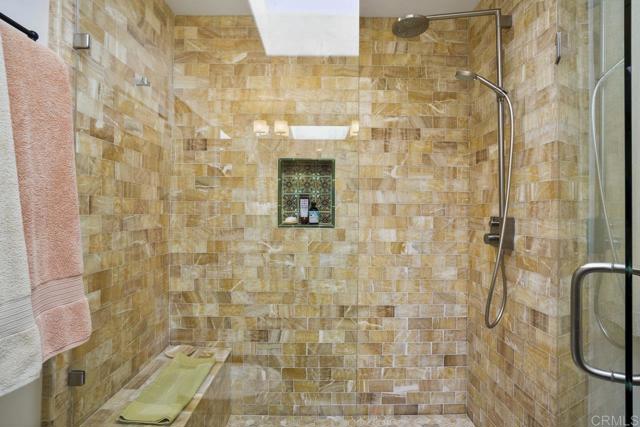 308 Sunset Drive, Encinitas CA: https://media.crmls.org/mediaz/a4bc25a9-aa5e-415d-9c42-21b56c194711.jpg