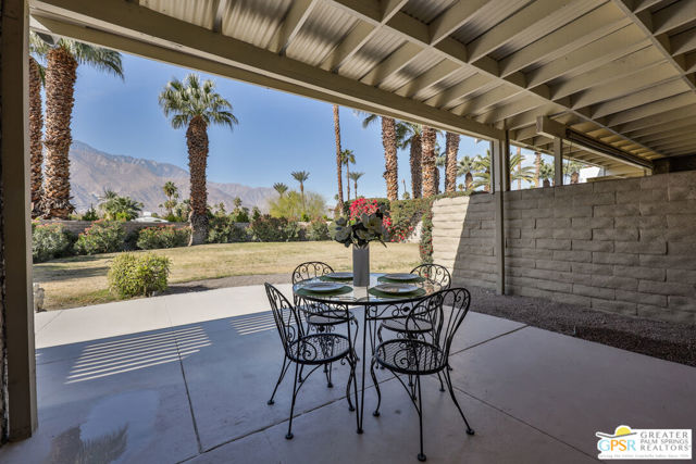 833 N Calle De Flora Vista, Palm Springs CA: https://media.crmls.org/mediaz/a4bc2d0c-8a9c-4801-9d26-223990271110.jpg