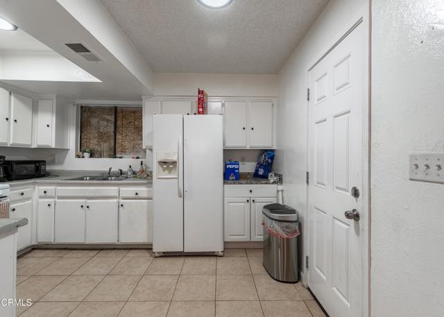 1859 Kentucky Street, Bakersfield CA: https://media.crmls.org/mediaz/a4bc4bf3-edbe-4191-ad89-2aa495097099.jpg