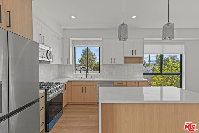 5839 Kester Avenue, Sherman Oaks CA: https://media.crmls.org/mediaz/a4bcfa73-dd15-4792-9b0a-d6ebdd0149f2.jpg
