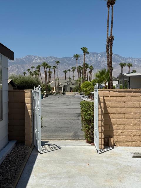 14 International Boulevard, Rancho Mirage CA: https://media.crmls.org/mediaz/a4bd0aa4-5d06-4cf3-8bbb-f54c034a1707.jpg