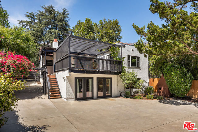 956 Parkman Street, Altadena CA: https://media.crmls.org/mediaz/a4bdb050-44ec-44bc-8b54-f07a21bfcc54.jpg