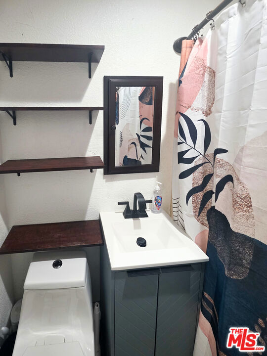 1111 N Spring Avenue, Compton CA: https://media.crmls.org/mediaz/a4bdd563-092d-4e8b-8743-3cc469c28217.jpg