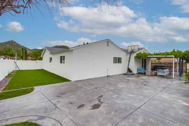 15380 Via La Gitano, Poway CA: https://media.crmls.org/mediaz/a4be0673-5852-4c3f-83e4-a839f79dec64.jpg