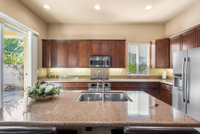 80831 Calle Azul, La Quinta CA: https://media.crmls.org/mediaz/a4be2395-5ca0-4695-b40e-38b297dfce90.jpg