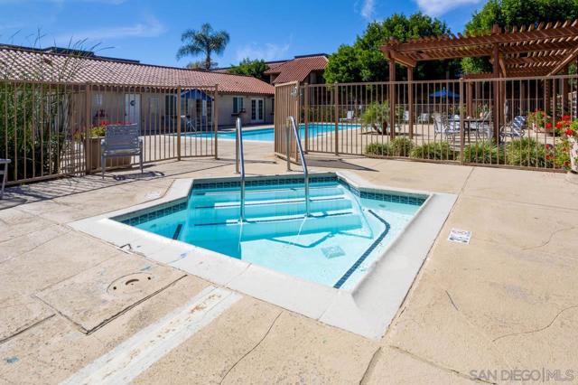 180 Chambers St, El Cajon CA: https://media.crmls.org/mediaz/a4bf4136-5d0f-4d9b-832c-f38ea6012fc2.jpg