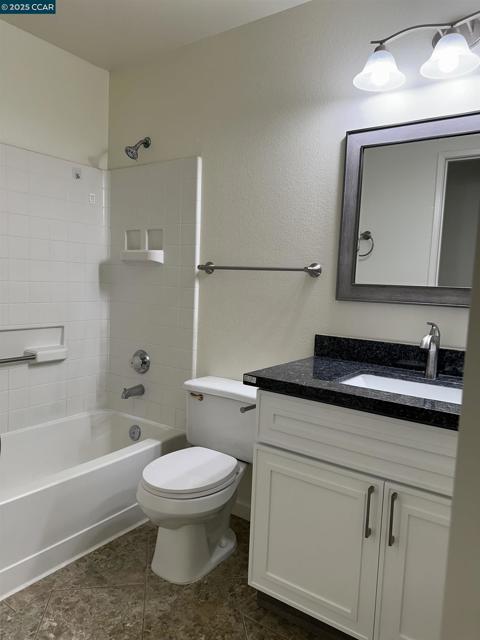 161 Tuscany Ct, Hercules CA: https://media.crmls.org/mediaz/a4bf813e-15e0-44e7-a946-f0c9c982c58a.jpg