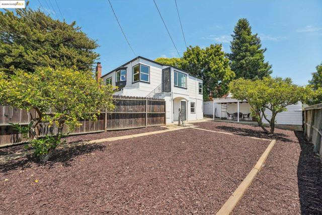 10601 Sheldon St, Oakland CA: https://media.crmls.org/mediaz/a4c03b57-31fe-4ccd-984b-9cd08fb142c8.jpg
