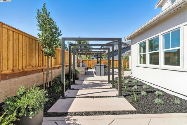 1685 Arione Street, Brentwood CA: https://media.crmls.org/mediaz/a4c0b5f8-7337-464f-9697-d371be4b75c6.jpg