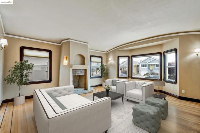4211 Market St, Oakland CA: https://media.crmls.org/mediaz/a4c0e5cd-5070-4ec9-8d5e-81bd1ca8dd43.jpg