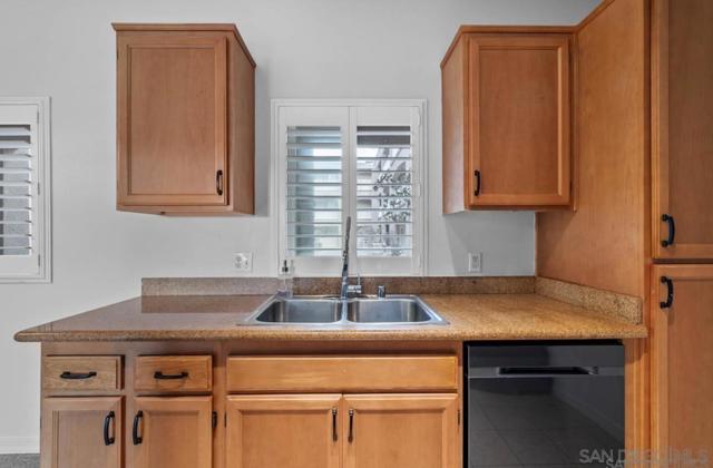 7647 Mission Gorge Rd 3, San Diego CA: https://media.crmls.org/mediaz/a4c11725-6d82-4c43-bada-97690160425c.jpg