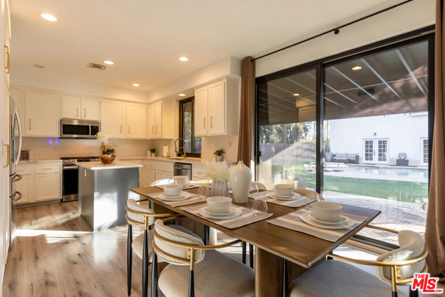 18404 Arminta Street photo 8
