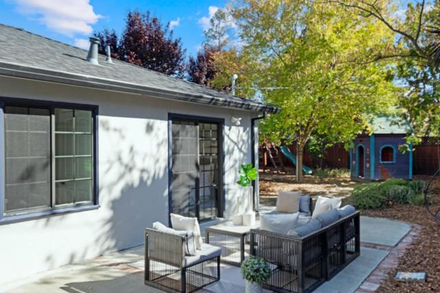 2627 Ohio Avenue, Redwood City CA: https://media.crmls.org/mediaz/a4c13bd8-4d74-4d2b-96da-b07637c5a5d3.jpg