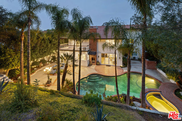 4415 Dulcinea Court, Woodland Hills CA: https://media.crmls.org/mediaz/a4c1a4e5-ea74-4278-84ed-7b8518c1307b.jpg