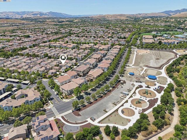 5010 Barrenstar Way, San Ramon CA: https://media.crmls.org/mediaz/a4c1ba47-aae5-424c-8a62-e4bf829cf8d2.jpg