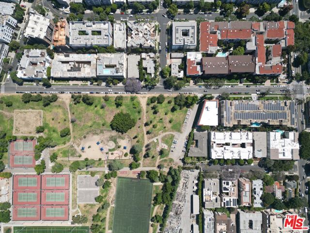 1440 Veteran Avenue, Los Angeles CA: https://media.crmls.org/mediaz/a4c255f1-3ed3-4a75-9441-b0a0d8b55a79.jpg